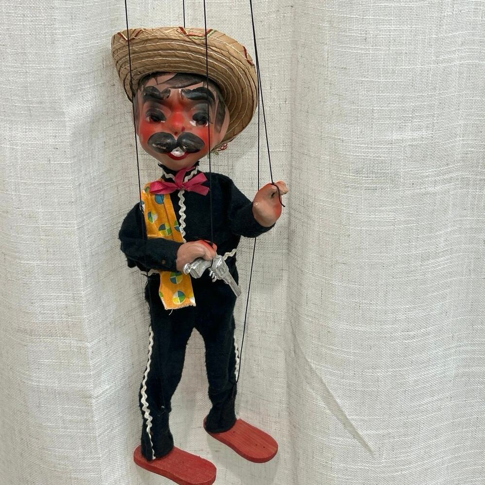 Vtg Mexican marionette puppet, depicting a bandido or gunslinger character 60’s